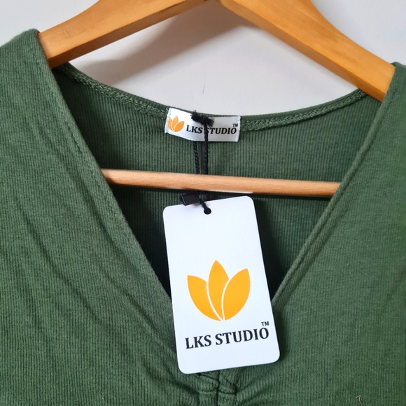 Knitted Crop top in moss green - Picture 3 of 3